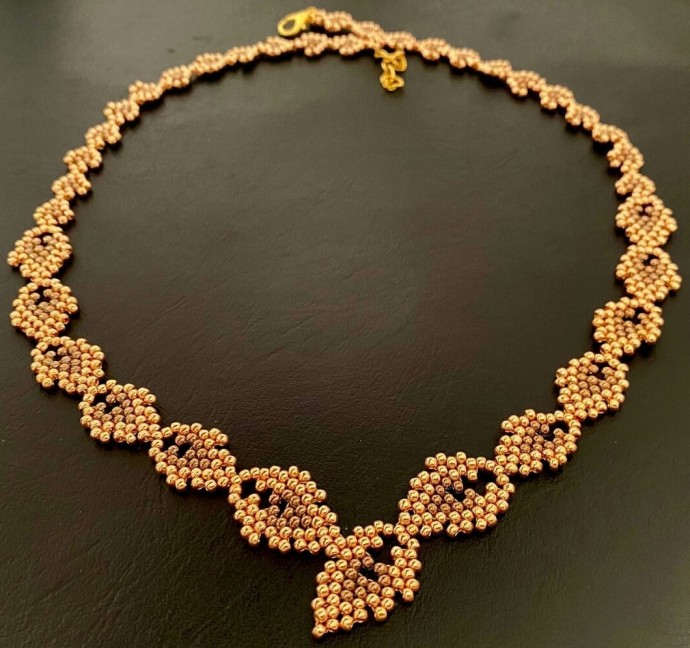 ​Маленький листик из бисера