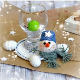 ​Подставка под бокал "Весёлый снеговик" крючком