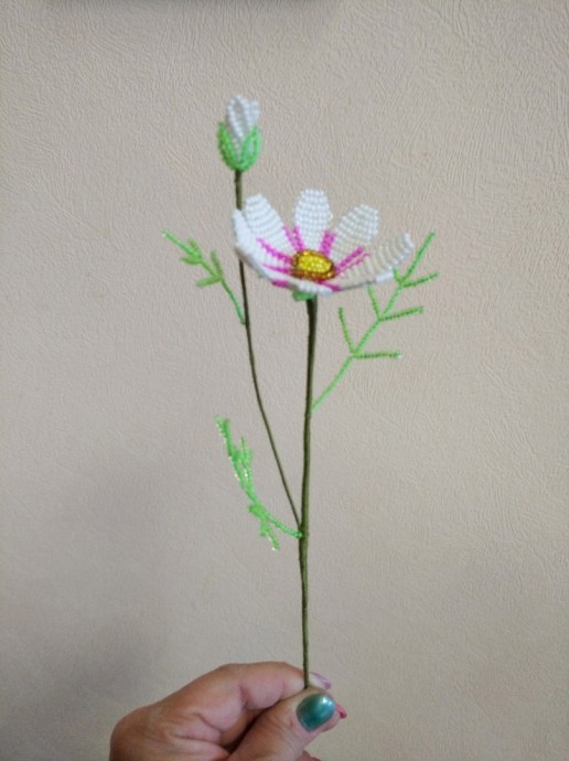 Букет космеи из бисера и рубки