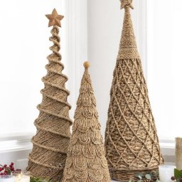 ​Идеи необычных елочек из джута