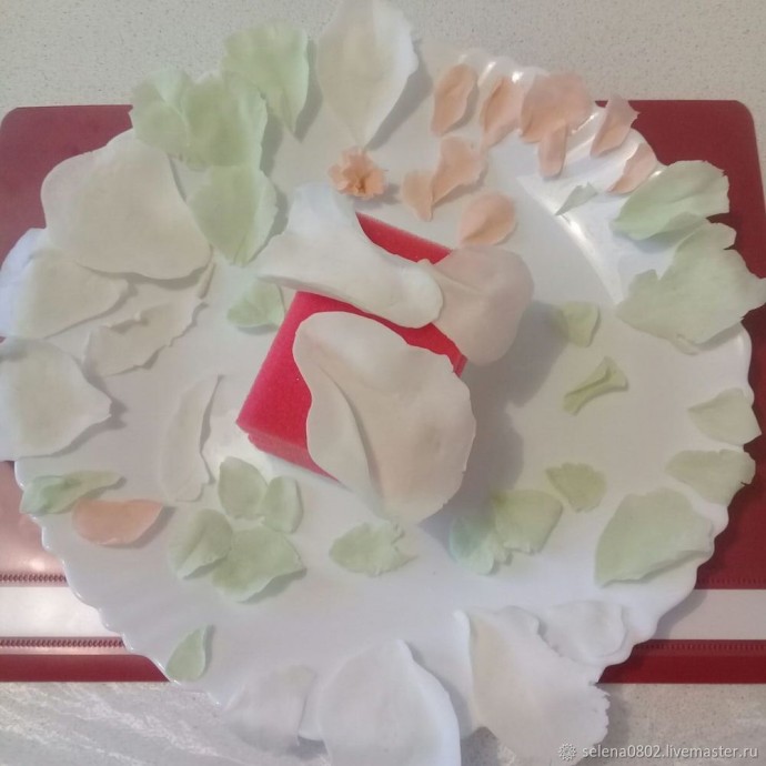 Создаём пион из холодного фарфора: часть 2