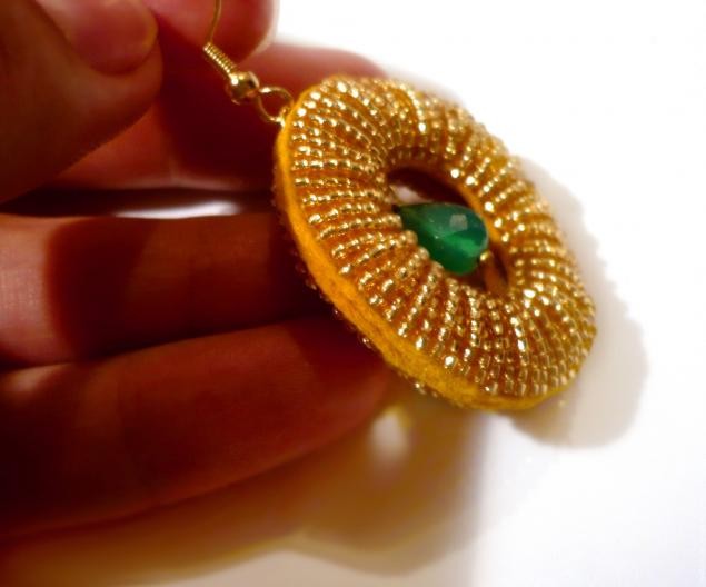 Серьги с вышивкой бисером "Жар-птица": часть 2