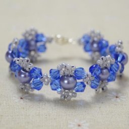 ​Васильковый браслет из бисера