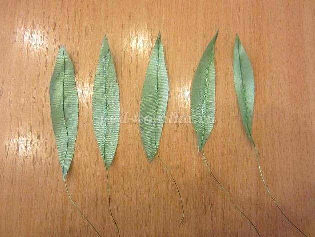 Цветок из ткани "Лилия": мастер-класс, часть 2 Цветок из ткани "Лилия": мастер-класс, часть 2