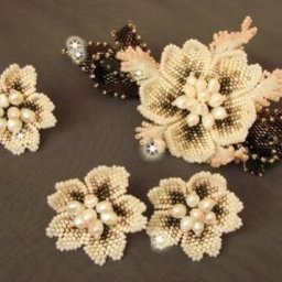 ​Цветы из бисера