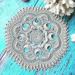 Впечатляющая салфетка с необычным узором