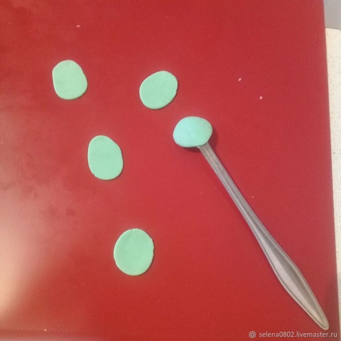 Создаём пион из холодного фарфора: часть 3