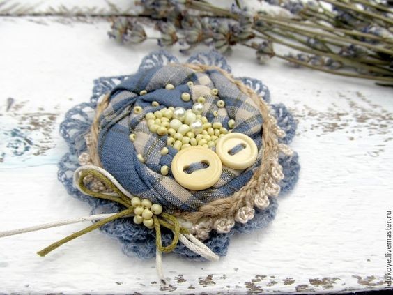 ​Текстильные броши и кулоны