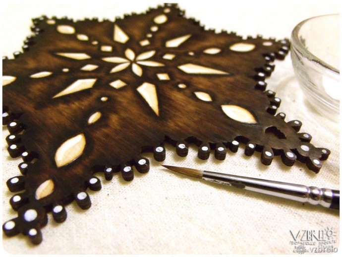 Декорируем подставку под чашку в технике выжигания