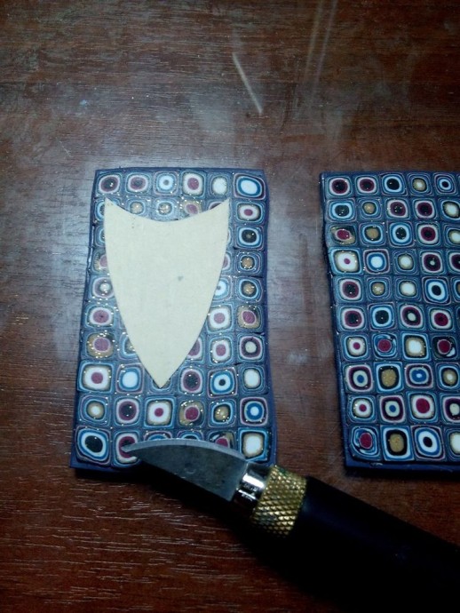 Создаем стильные серьги из полимерной глины с квадратными узорами: часть 1