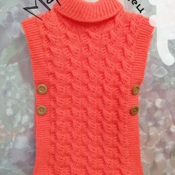 Простая безрукавка с пуговками