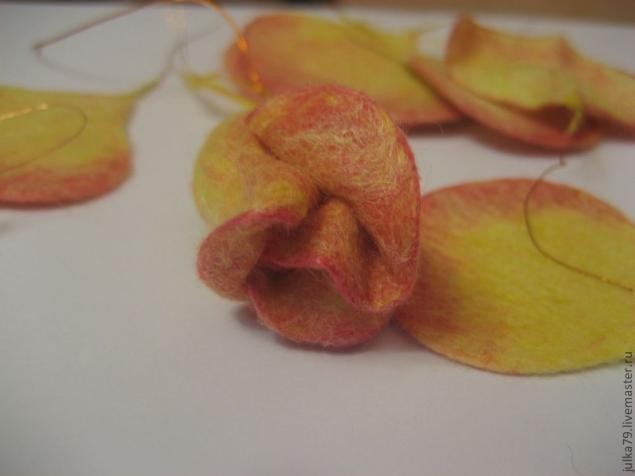 Роза в технике сухого валяния: мастер-класс, часть 5