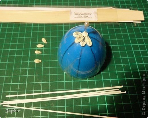 Ажурные яйца в технике квиллинг