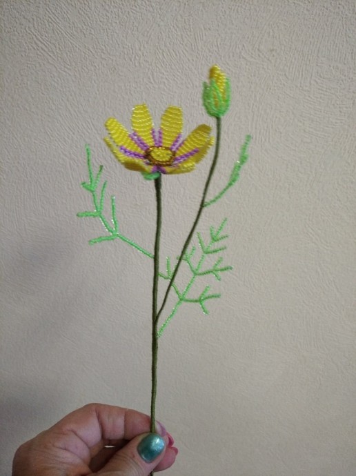 Букет космеи из бисера и рубки