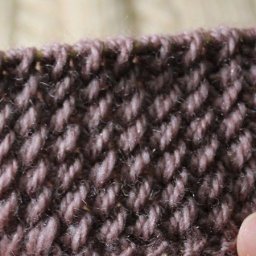 Легко и просто: вяжем спицами узор "резинка с косыми петлями"