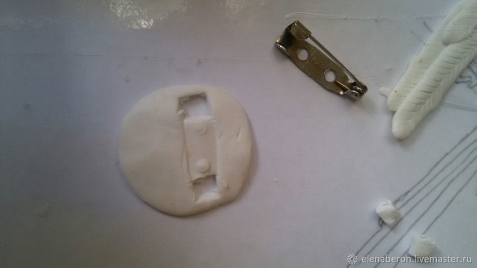 ​Мастерим голубую сороку из глины: часть 3