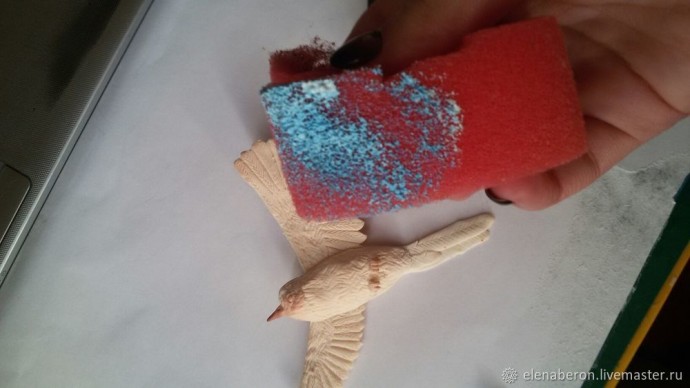 ​Мастерим голубую сороку из глины: часть 3