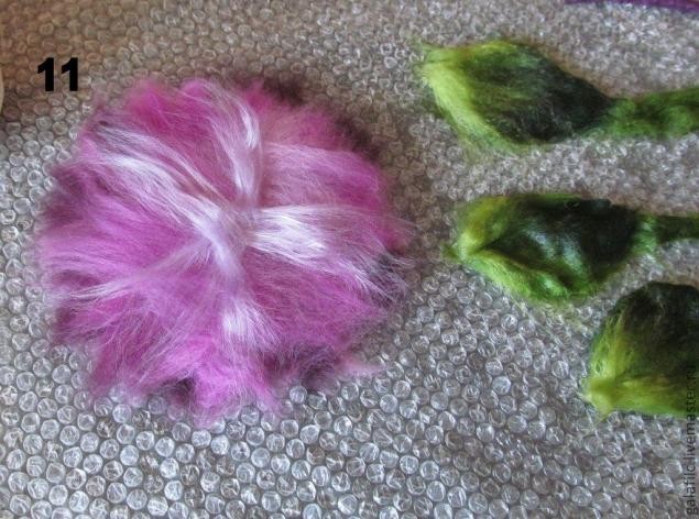 ​Валяное колье или шарф с цветами: часть 2