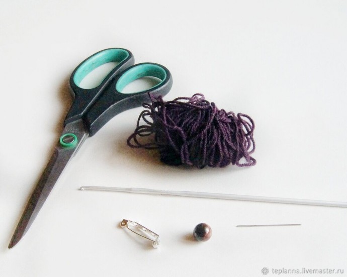 Вязаная брошь "Цветок" Вязаная брошь "Цветок"