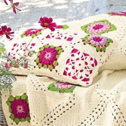 Вяжем крючком подушку из квадратных мотивов