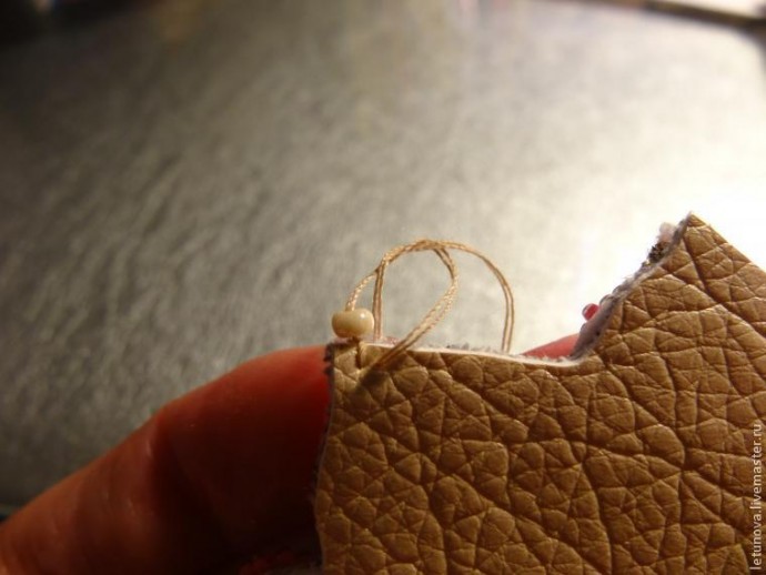 ​Брошь из бисера и лент: часть 5