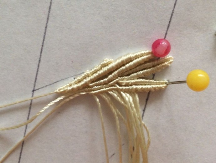 Плетеные серьги "Васильки" Плетеные серьги "Васильки"