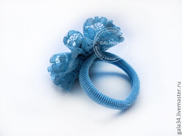 ​Броши из натурального льна и кружева, с элементами декупажа