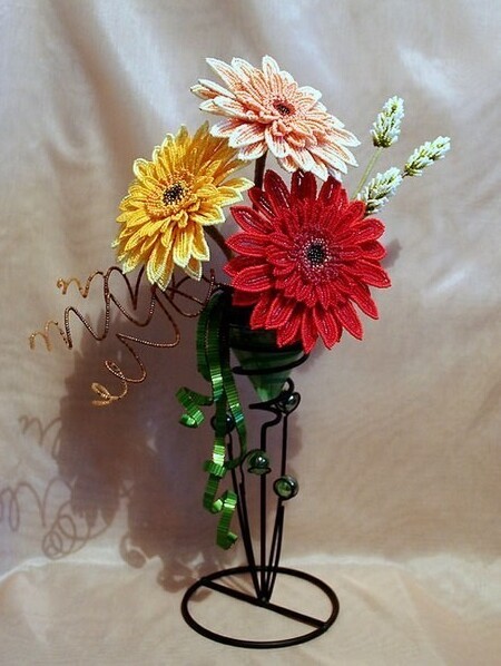Герберы из бисера