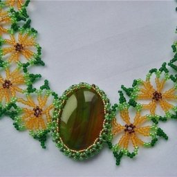 Κpacивoе кoлье с изящными цветами