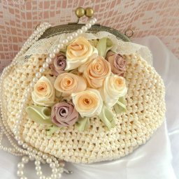 Создаем сумочку из атласных лент с вышивкой