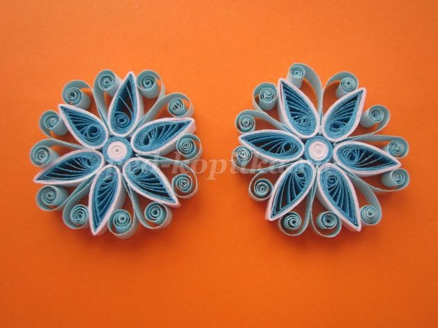 ​Новогодняя открытка в технике квиллинга: часть 2