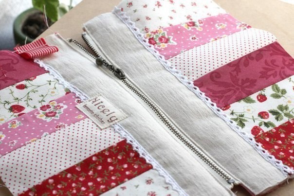 Яркая косметичка