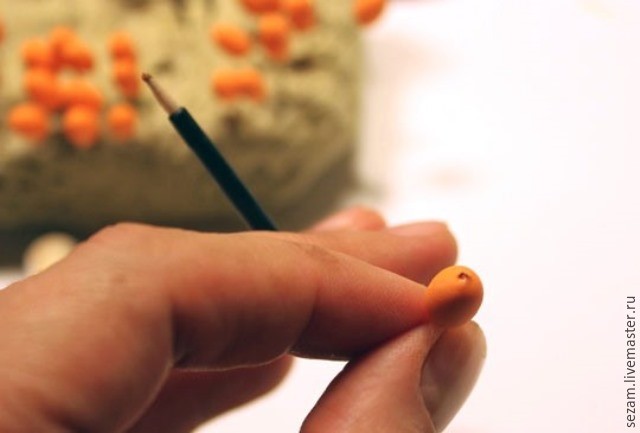 ​Лепим ветку облепихи: часть 3