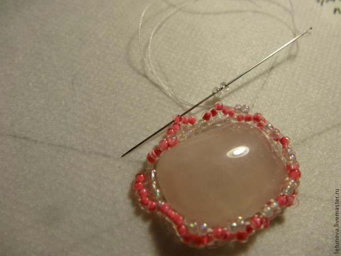 ​Брошь из бисера и лент: часть 2