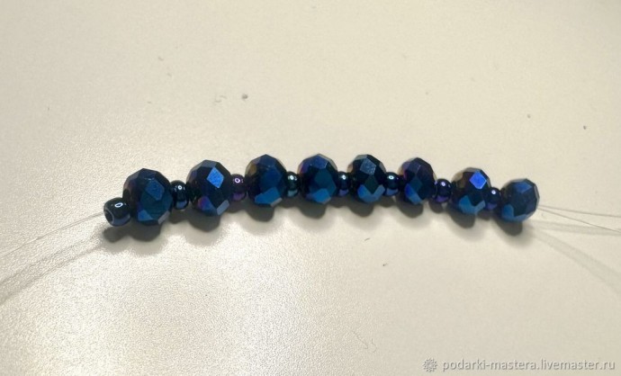 ​Новогодний шар с оплетёнными бисером кристаллами риволи: часть 1