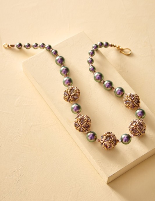 Ожерелье с бусинами в форме восьмигранника Ожерелье с бусинами в форме восьмигранника