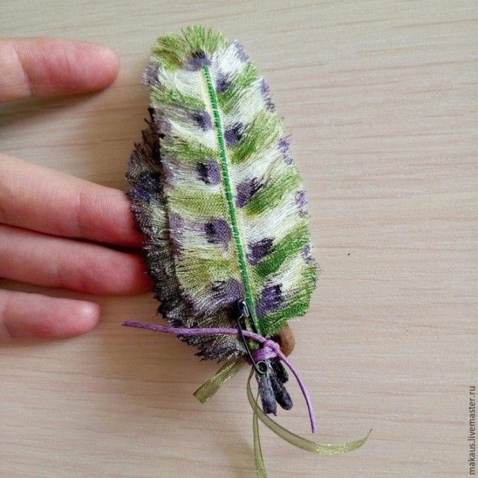 Текстильное перышко