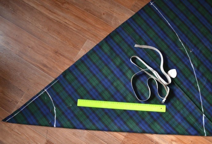 Выкраиваем юбку-полусолнце прямо на ткани