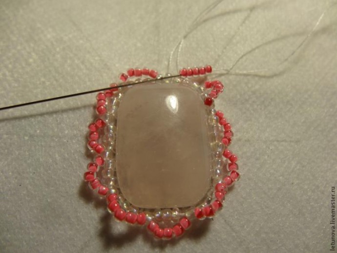 ​Брошь из бисера и лент: часть 2