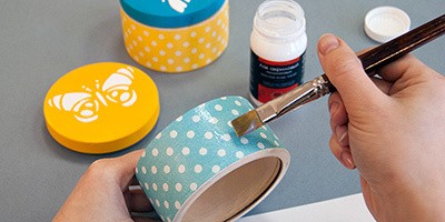 Декупаж через пленку: веселый горошек