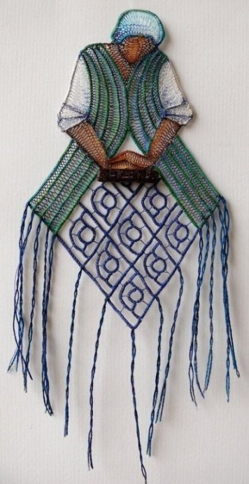 ​Интересные плетеные и вязаные панно из ниток и проволоки