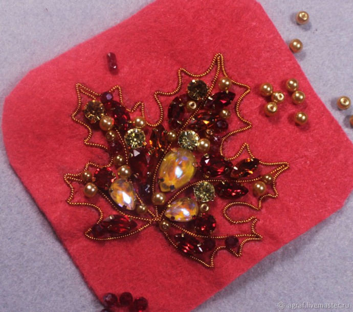 Брошь "Кленовый листочек" Брошь "Кленовый листочек"