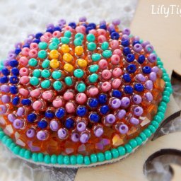 Делаем брошку "Майская полянка" в технике вышивки бисером