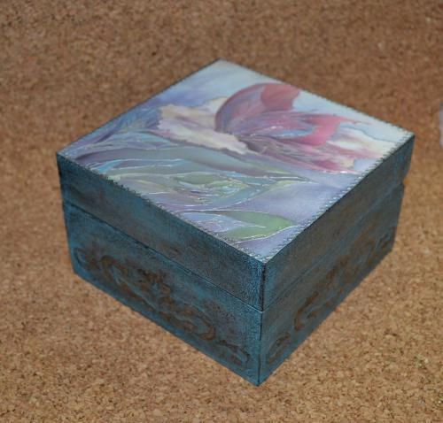 Шкатулка в технике декупаж с применением фольги: часть 3