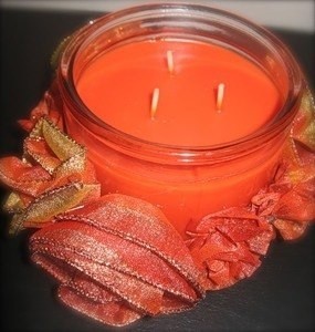 Декор подсвечника цветами из ленты