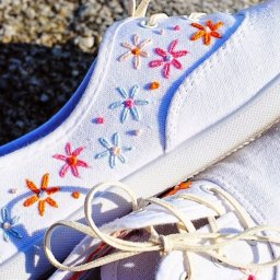 Декорируем кеды вышивкой