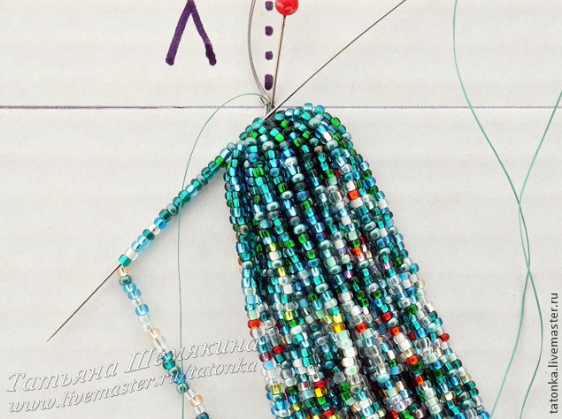 Колье с бисерным каскадом Колье с бисерным каскадом