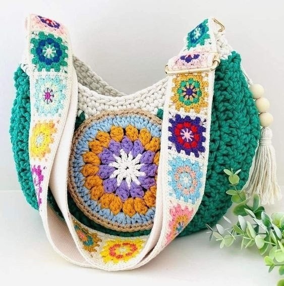 Сумки и косметички в духе "Бабушкиного квадрата" Сумки и косметички в духе "Бабушкиного квадрата"