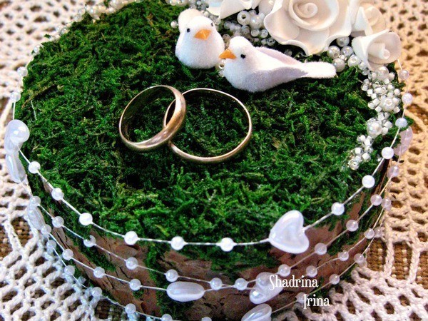 Делаем оригинальную подушечку для обручальных колец с применением природных материалов