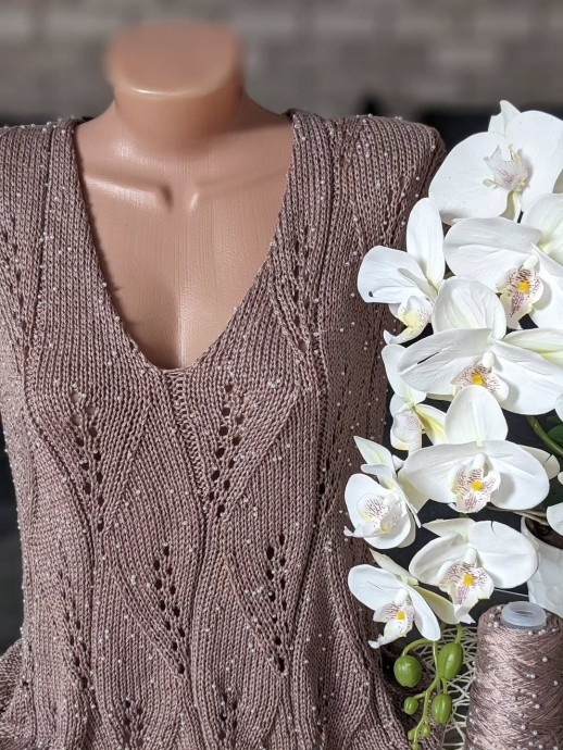 Красивый узор с листьями